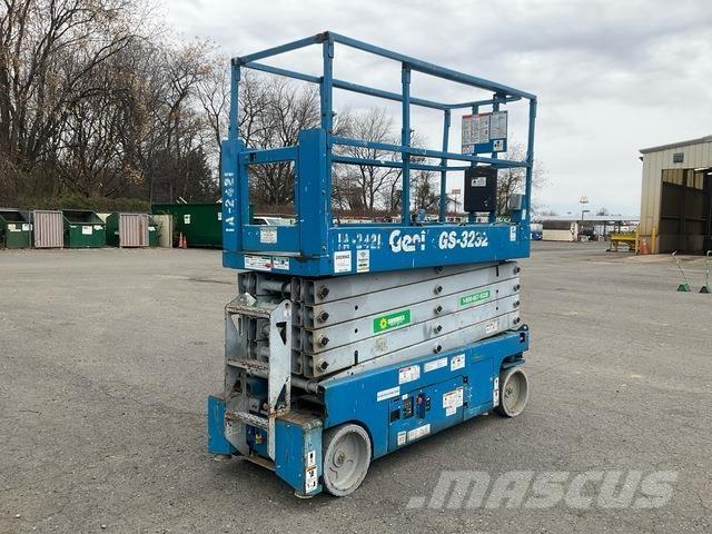Genie GS3232 رافعات مقصية الشكل