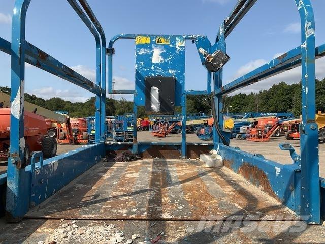 Genie GS4047 رافعات مقصية الشكل