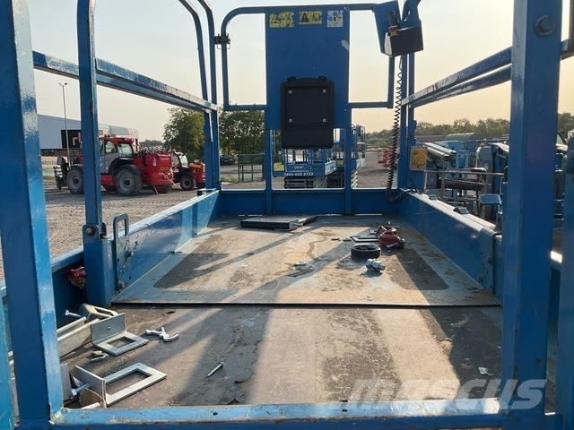 Genie GS4047 رافعات مقصية الشكل