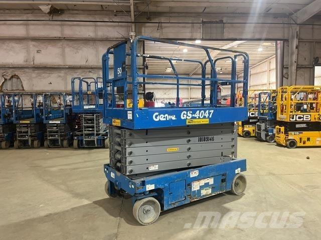 Genie GS4047 رافعات مقصية الشكل