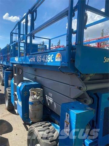 Genie GS4390RT رافعات مقصية الشكل