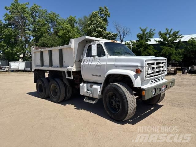 GMC  شاحنات قلابة