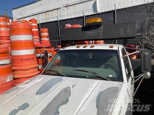 GMC 3500 شاحنات مسطحة/مفصلية الجوانب