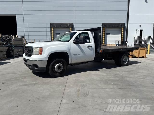 GMC 3500 شاحنات مسطحة/مفصلية الجوانب