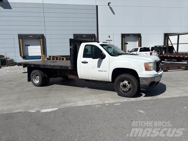 GMC 3500 شاحنات مسطحة/مفصلية الجوانب
