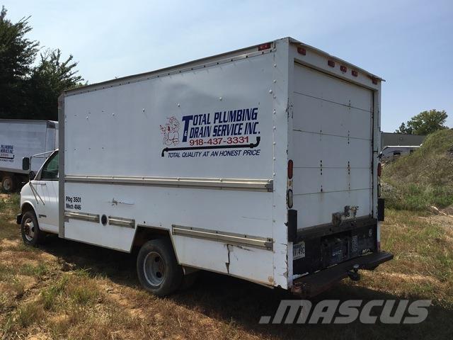 GMC 3500 شاحنات ذات هيكل صندوقي