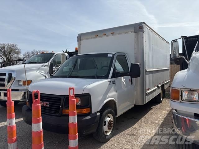 GMC Savana شاحنات ذات هيكل صندوقي