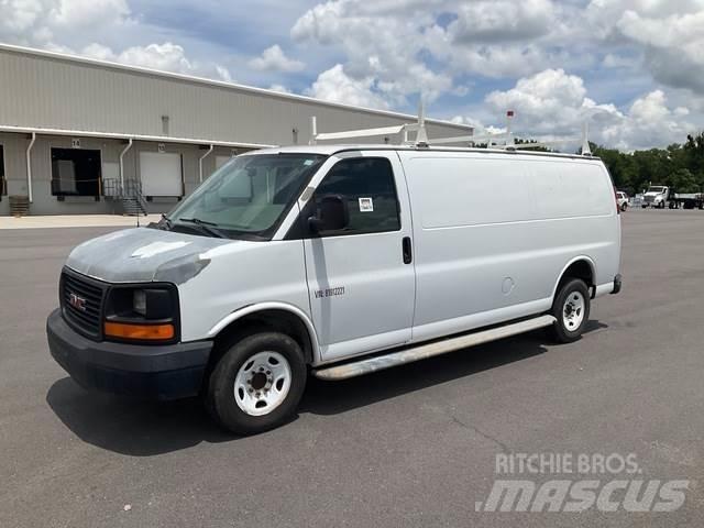 GMC Savana شاحنة مقفلة