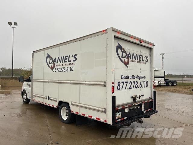 GMC Savana شاحنات ذات هيكل صندوقي