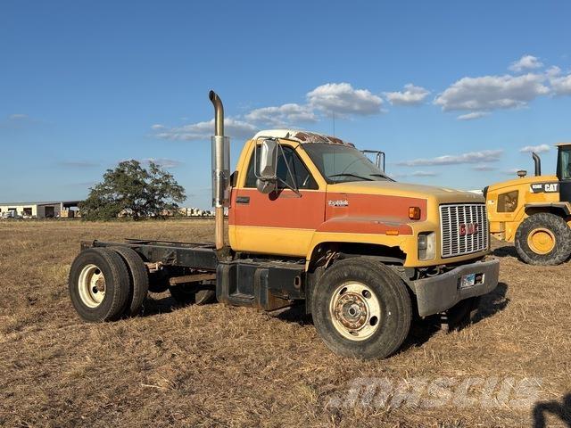 GMC Topkick كابينة والداخلية