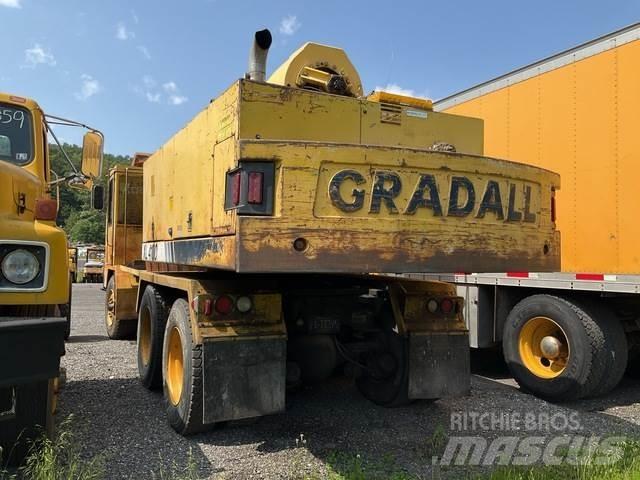 Gradall 4100 حفارات بعجل