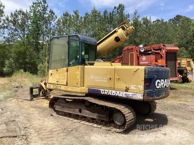 Gradall XL2200 حفارات زحافة