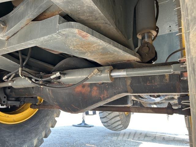 Grove RT700E رافعات الطرق الوعرة