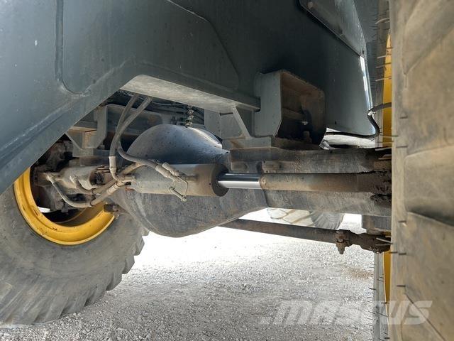 Grove RT700E رافعات الطرق الوعرة