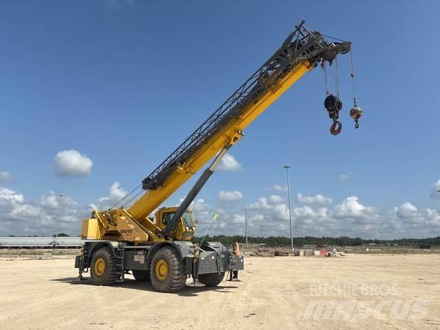 Grove RT880E رافعات الطرق الوعرة
