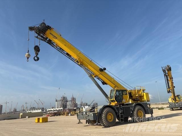 Grove RT880E رافعات الطرق الوعرة