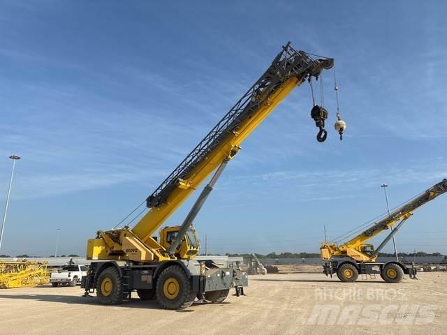 Grove RT880E رافعات الطرق الوعرة