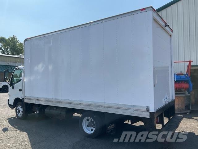 Hino 155 شاحنات ذات هيكل صندوقي