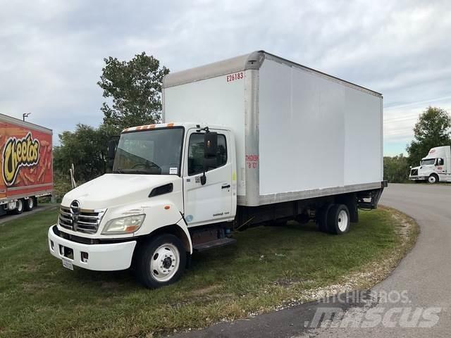Hino 185 شاحنات ذات هيكل صندوقي