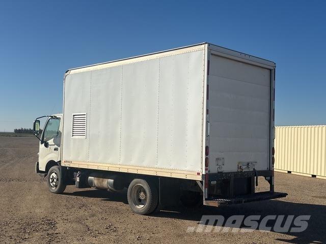 Hino 195 شاحنات ذات هيكل صندوقي