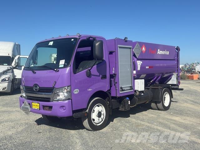 Hino 195 شاحنات ذات صهاريج