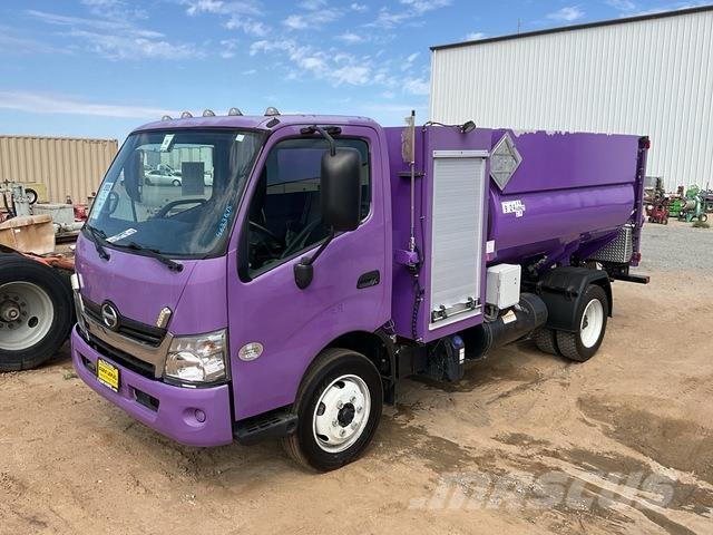 Hino 195 شاحنات ذات صهاريج