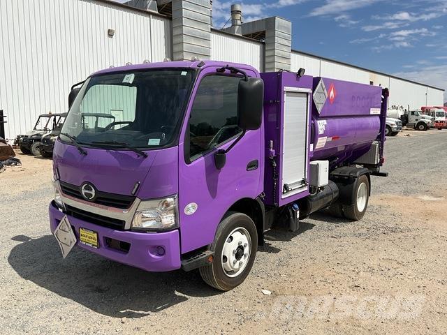 Hino 195 شاحنات ذات صهاريج