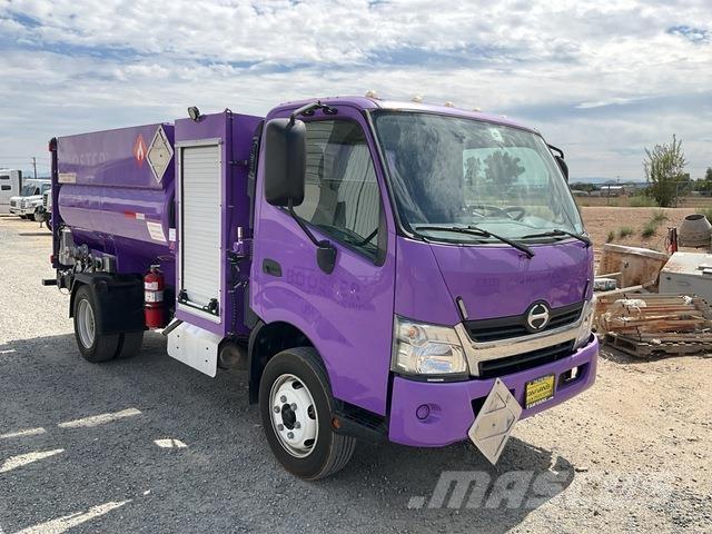 Hino 195 شاحنات ذات صهاريج