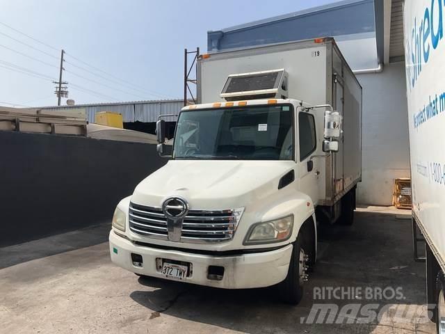 Hino 238 شاحنات ذات هيكل صندوقي