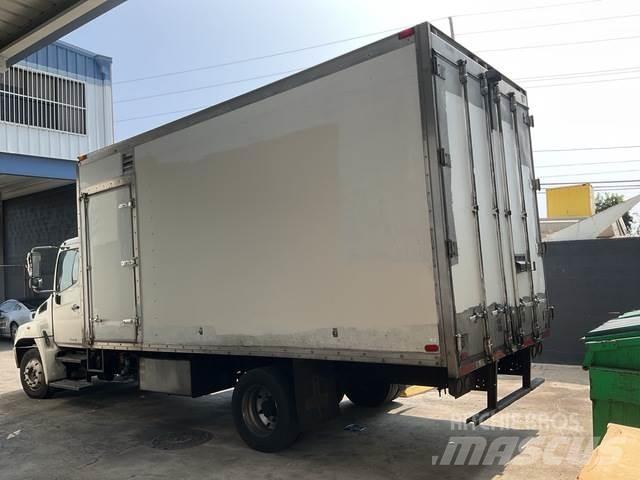 Hino 238 شاحنات ذات هيكل صندوقي