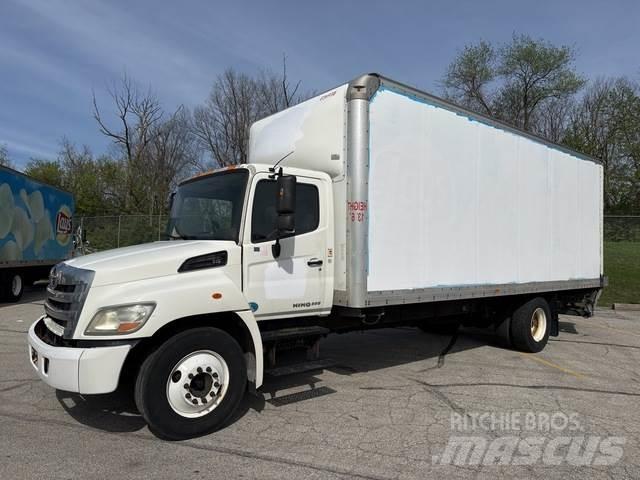 Hino 238 شاحنات ذات هيكل صندوقي
