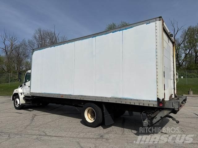 Hino 238 شاحنات ذات هيكل صندوقي