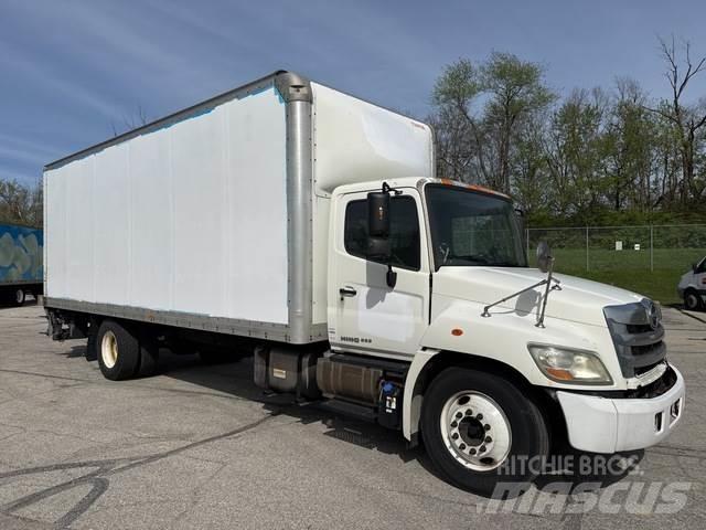 Hino 238 شاحنات ذات هيكل صندوقي