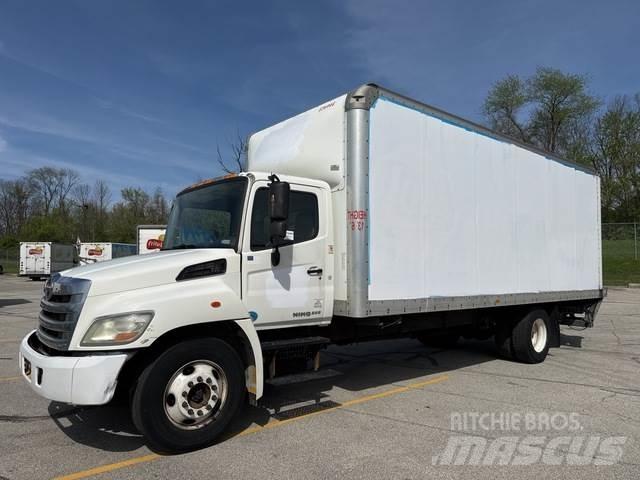 Hino 238 شاحنات ذات هيكل صندوقي