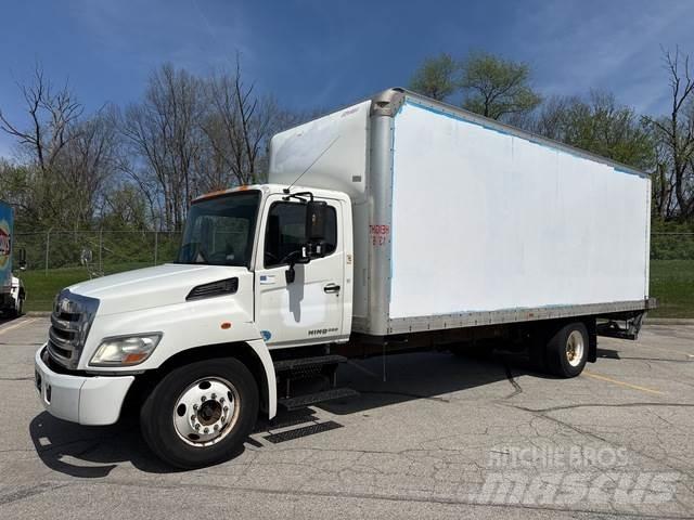 Hino 238 شاحنات ذات هيكل صندوقي