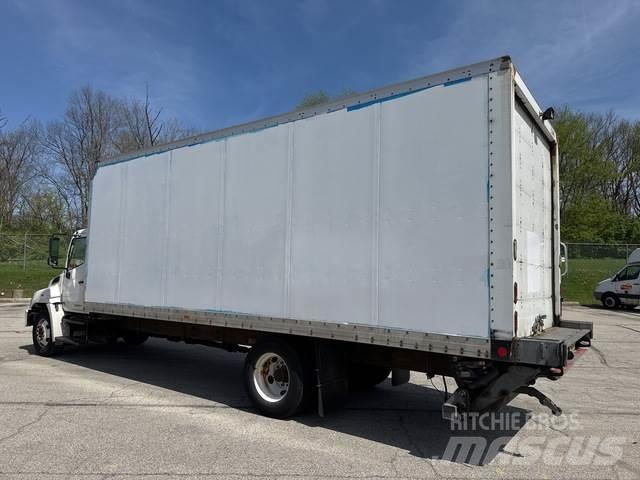Hino 238 شاحنات ذات هيكل صندوقي