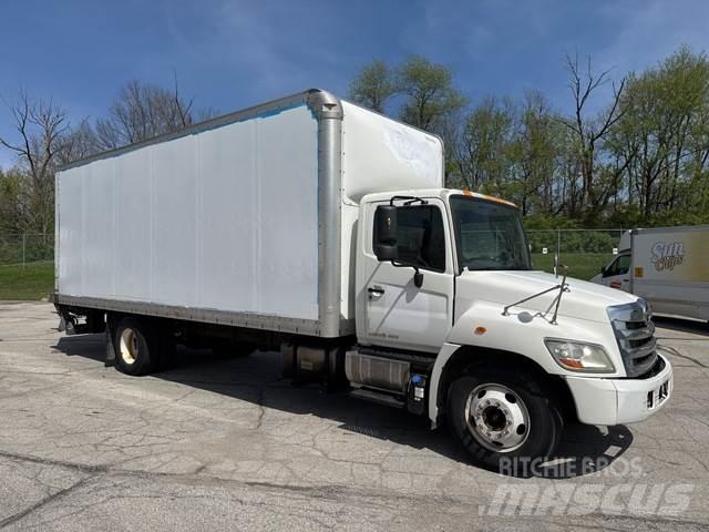 Hino 238 شاحنات ذات هيكل صندوقي