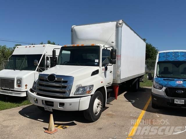 Hino 238 شاحنات ذات هيكل صندوقي