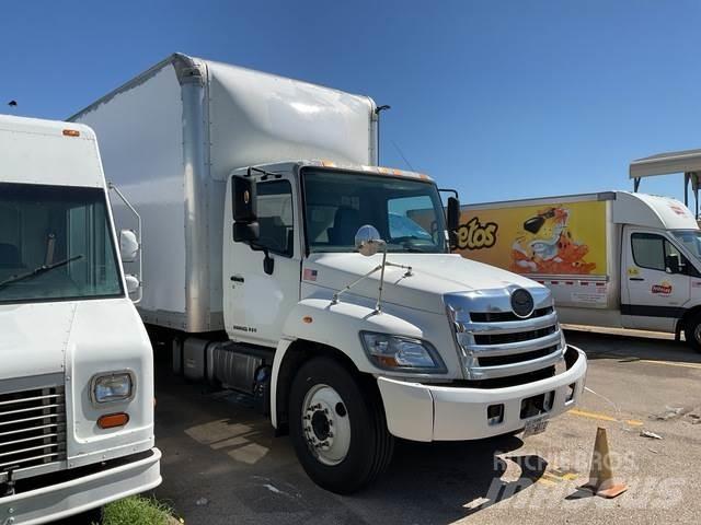 Hino 238 شاحنات ذات هيكل صندوقي