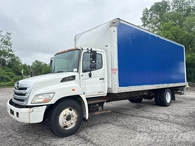 Hino 238 شاحنات ذات هيكل صندوقي