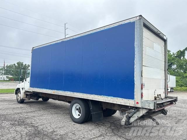 Hino 238 شاحنات ذات هيكل صندوقي