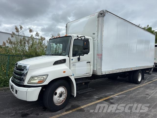 Hino 238 شاحنات ذات هيكل صندوقي