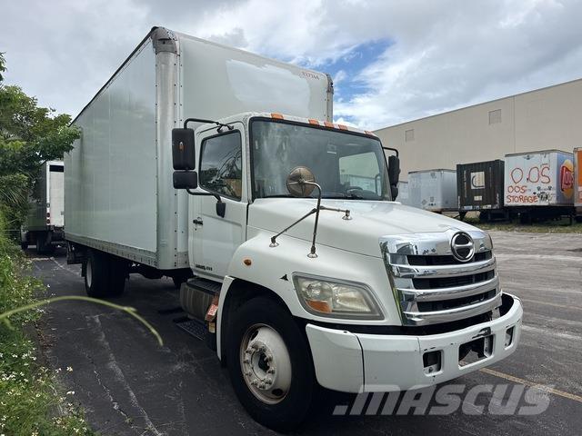 Hino 238 شاحنات ذات هيكل صندوقي