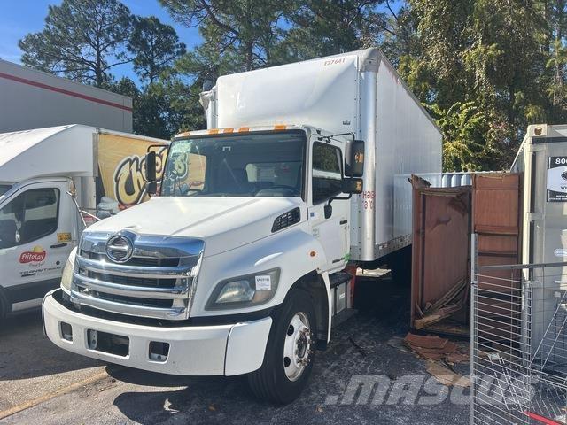 Hino 238 شاحنات ذات هيكل صندوقي