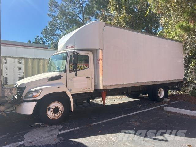 Hino 238 شاحنات ذات هيكل صندوقي