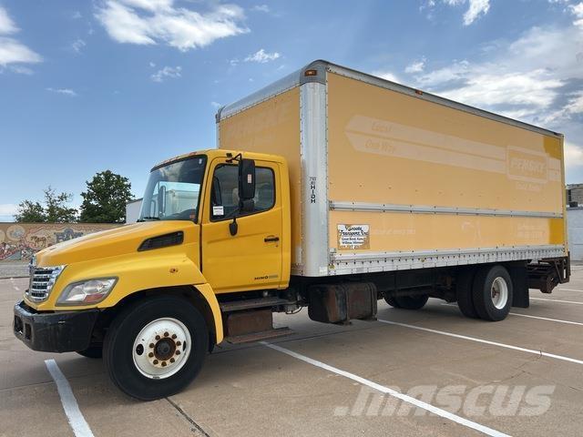 Hino 268 شاحنات ذات هيكل صندوقي