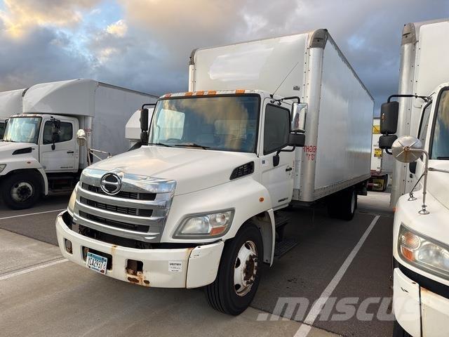 Hino 268 شاحنات ذات هيكل صندوقي