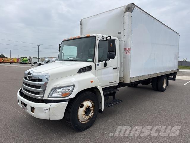 Hino 268 شاحنات ذات هيكل صندوقي