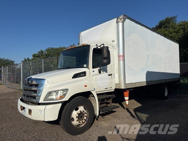 Hino 268 شاحنات ذات هيكل صندوقي
