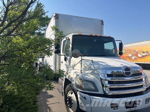 Hino 268 شاحنات ذات هيكل صندوقي